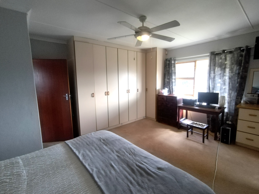 3 Bedroom Property for Sale in Wavecrest Eastern Cape